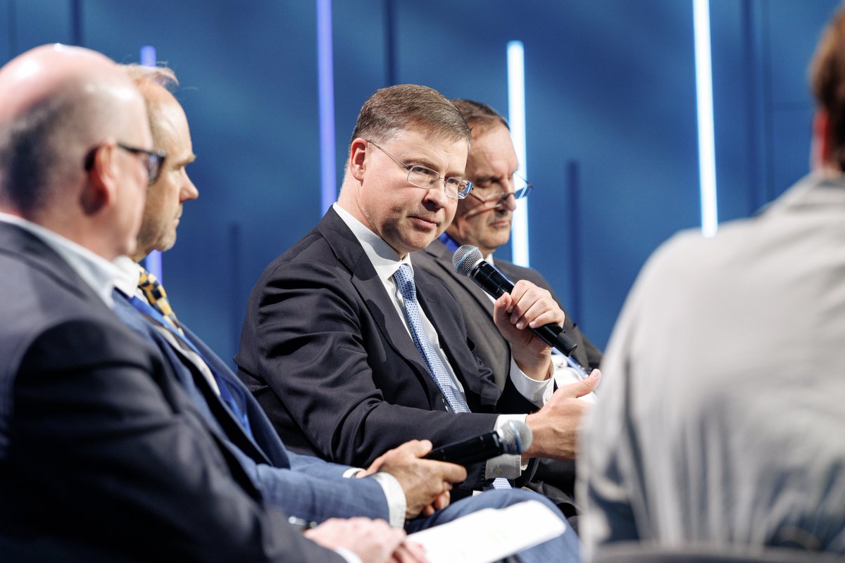 Valdis Dombrovskis (@vdombrovskis) on Twitter photo Glad to participate in today’s event in Riga on investment in 🇱🇻 🇱🇹 🇪🇪
The <a href="/EU_Commission/">European Commission</a> is working with the Baltic States to bolster security and attract investment to unlock the region’s full economic potential.
My remarks ▶️ europa.eu/!3vRpTJ Glad to participate in today’s event in Riga on investment in 🇱🇻 🇱🇹 🇪🇪
The <a href="/EU_Commission/">European Commission</a> is working with the Baltic States to bolster security and attract investment to unlock the region’s full economic potential.
My remarks ▶️ europa.eu/!3vRpTJ