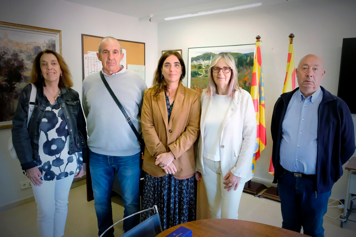 Recerca i Universitats (@recercauniscat) on Twitter photo 📍 Visita institucional a Prades
🌌 La #consellera Núria Montserrat visita el <a href="/parcastroprades/">Parc Astronòmic Prades</a>, un espai destacat d'observació astronòmica que participarà activament en l'#Eclipsi2026
📢 També es reuneix amb l'alcaldessa de l'<a href="/ajprades/">Ajuntament de Prades</a>, <a href="/lidia_bargas/">Lidia Bargas</a>, i el seu equip de govern 📍 Visita institucional a Prades
🌌 La #consellera Núria Montserrat visita el <a href="/parcastroprades/">Parc Astronòmic Prades</a>, un espai destacat d'observació astronòmica que participarà activament en l'#Eclipsi2026
📢 També es reuneix amb l'alcaldessa de l'<a href="/ajprades/">Ajuntament de Prades</a>, <a href="/lidia_bargas/">Lidia Bargas</a>, i el seu equip de govern