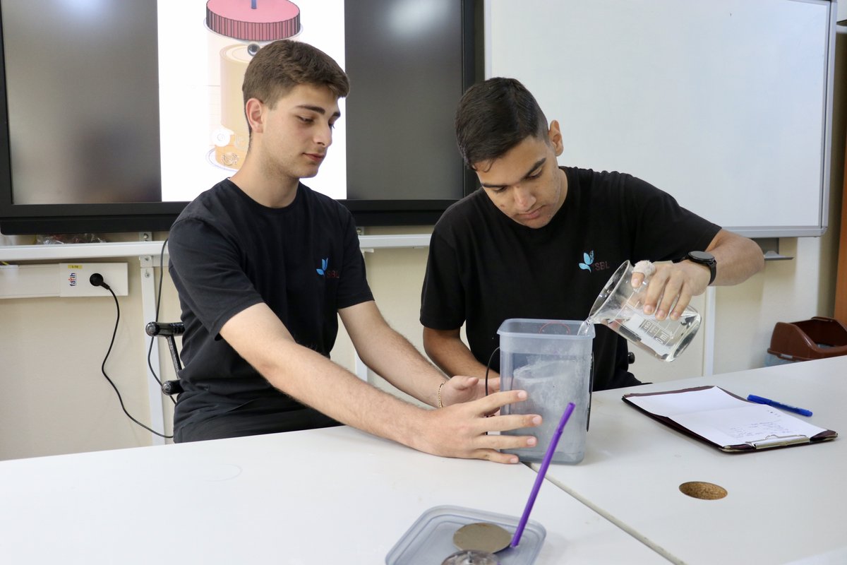 💧“SuVita Acil Durum Matarası Projesi”, liselilere ödül getirdi

🏆Trabzon Sosyal Bilimler Lisesi öğrencileri Arda Yiğit Yıldız ve Önder Memiş, hazırladıkları projeyle TÜBİTAK 2204-A Lise Araştırma Projeleri Yarışması'nda 3⃣. oldu

♻️Azalan su kaynakları nedeniyle tuzlu ya da