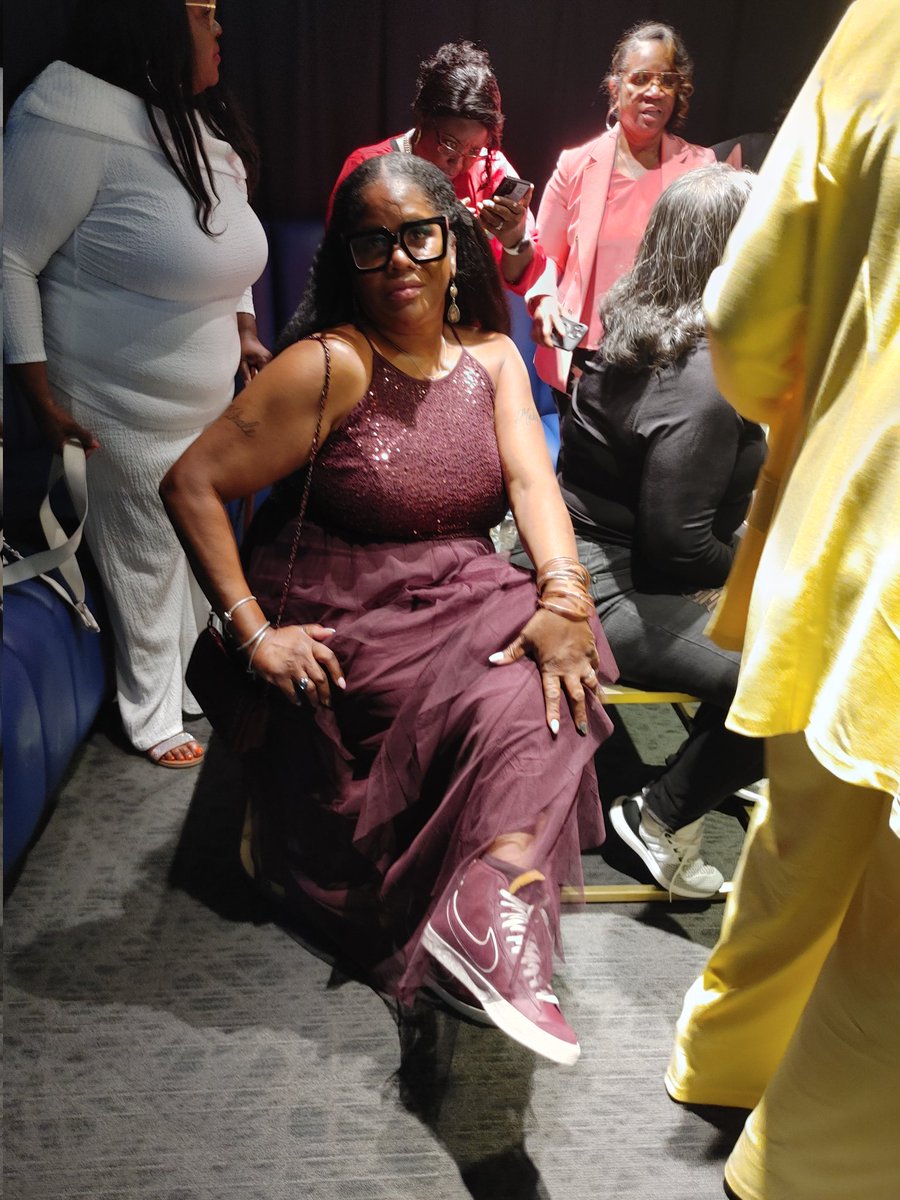 JusDana's tweet image. The Queens #thequeenstour #bmore #nasa squad⭕