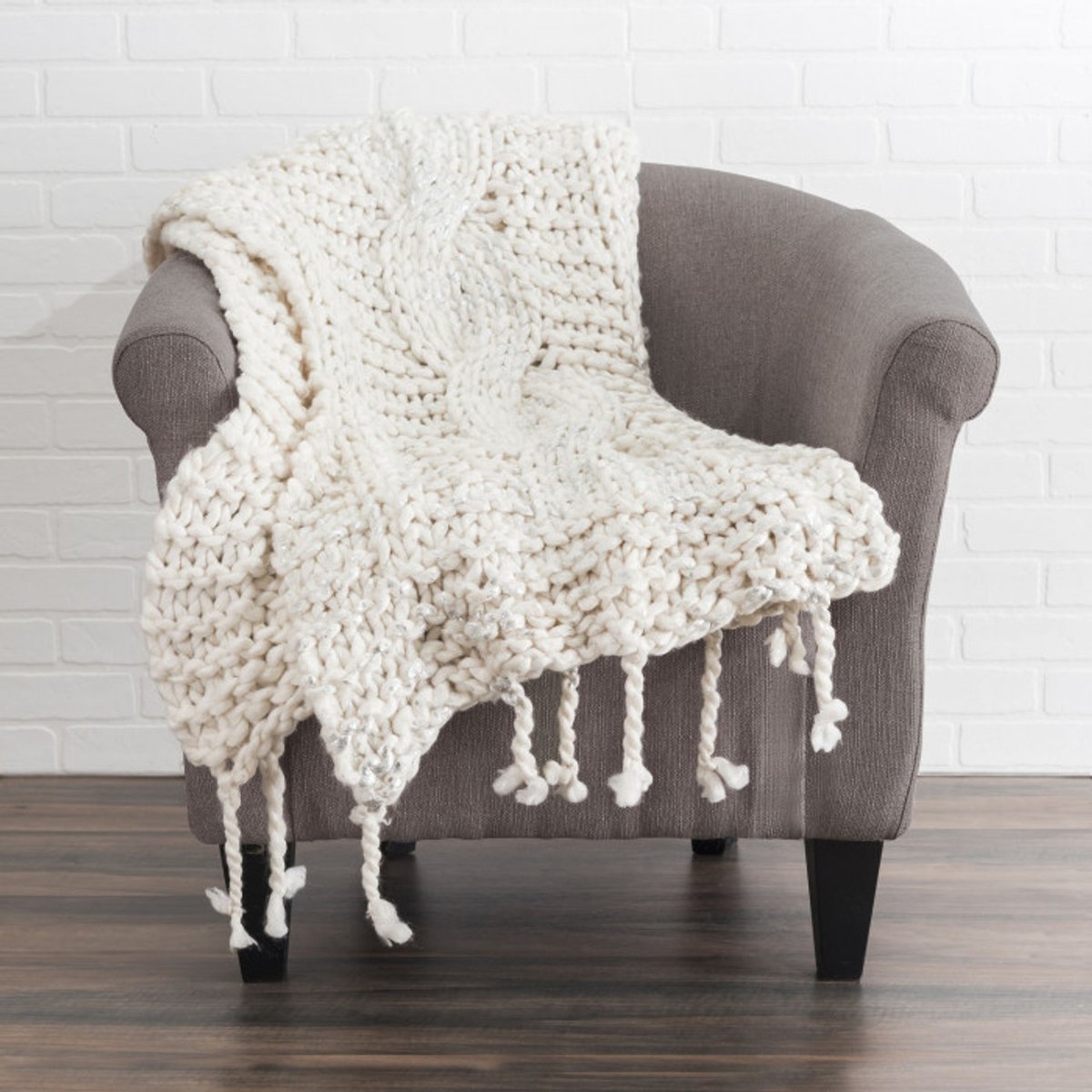 ShopTravisdavid's tweet image. Add a soft shimmer to your space 🤍
The Nora Throw by Cloud9 Design features an ivory knit with silver foil detail—elegant, cozy, and perfectly sized at 50&quot;x60&quot;.
Shop now → Travisdavid.com
#Cloud9Design #NoraThrow #TravisdavidFinds #CozyStyle #InteriorGlow