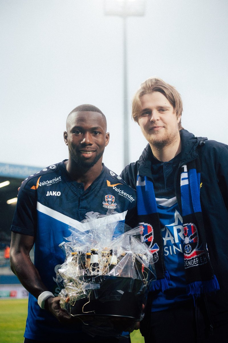 𝐎𝐧𝐳𝐞 𝐒𝐭𝐫𝐚𝐯𝐬𝐭𝐞 𝐒𝐩𝐞𝐥𝐞𝐫 𝐯𝐚𝐧 𝐡𝐞𝐭 𝐬𝐞𝐢𝐳𝐨𝐞𝐧! Proficiat Momo! 💙🖤 👏🏼

#FCDENDER #HardWerkenNooitLossen #DENKVM