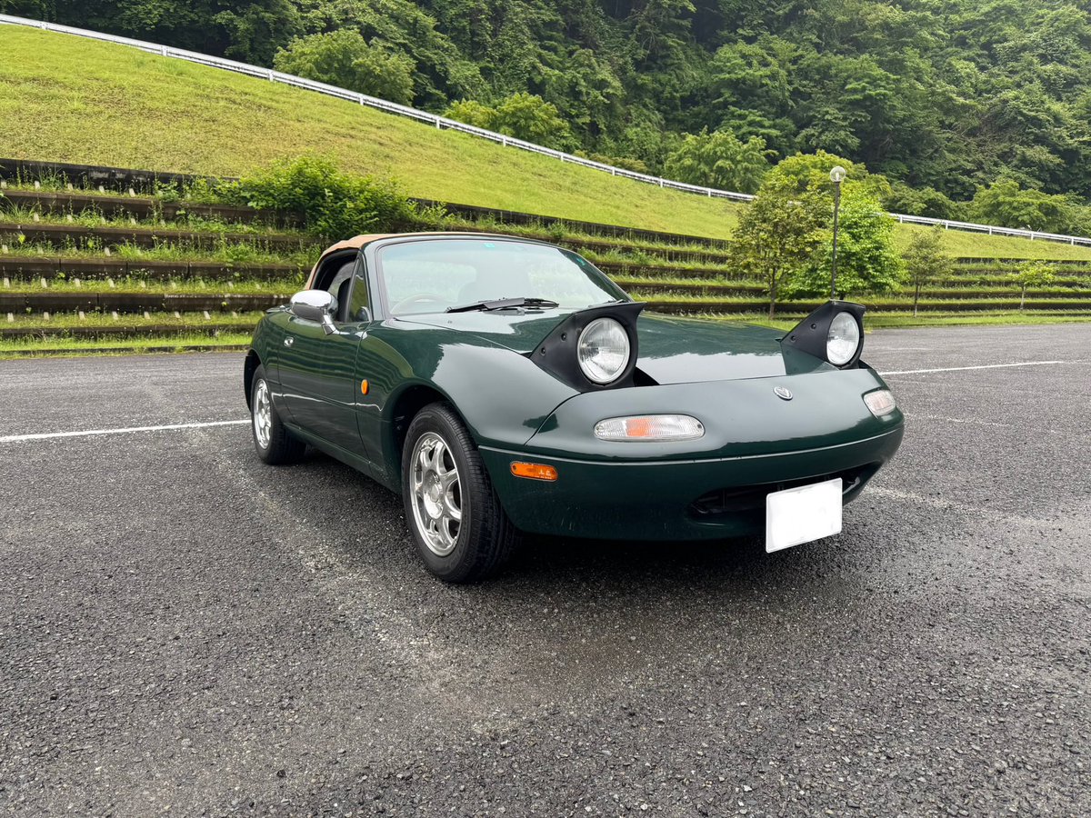 monburan_suko's tweet photo. 94年式のNAロードスター vスペシャル(タイプⅡ) 納車〜
深緑色が新緑によく映えて綺麗🌳 https://t.co/oFiB1JRnnS