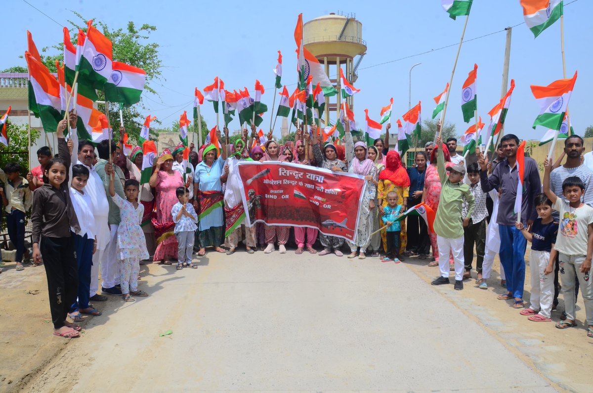 GulabSinwar's tweet photo. #ऑपेरशन_सिंदूर की ऐतिहासिक सफलता के उपलक्ष्य में #भाजपा के राष्ट्रव्यापी आह्वान के अन्तर्गत महिला नेतृत्व वाली #सिंदूर_यात्रा #पीलीबंगा विधानसभा क्षेत्र के गांव सरदारपुरा खालसा में  मातृ शक्ति द्वारा "सिंदूर यात्रा" निकाली गई। https://t.co/5uumqQELLw