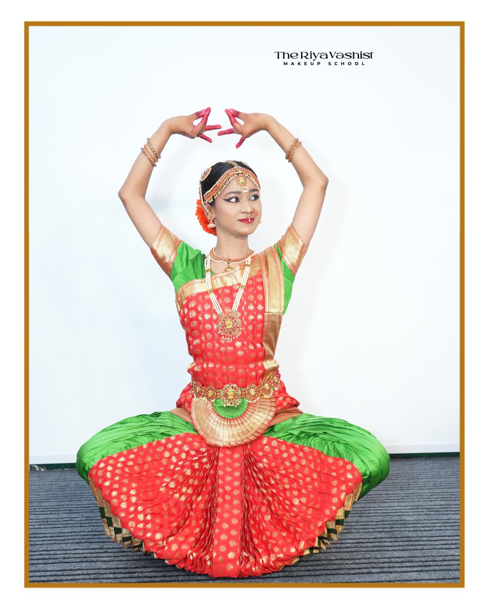 rvmua's tweet image. Bharatanatyam Dance Makeup | Traditional Indian Stage Look
Dive into the beauty of classical dance with this authentic Bharatanatyam makeup look, created by the skilled team 
 THE RIYA VASHIST MAKEUP SCHOOL
#bharatanatyammakeup #theriyavashist #traditionalmakeup #culturalbeauty