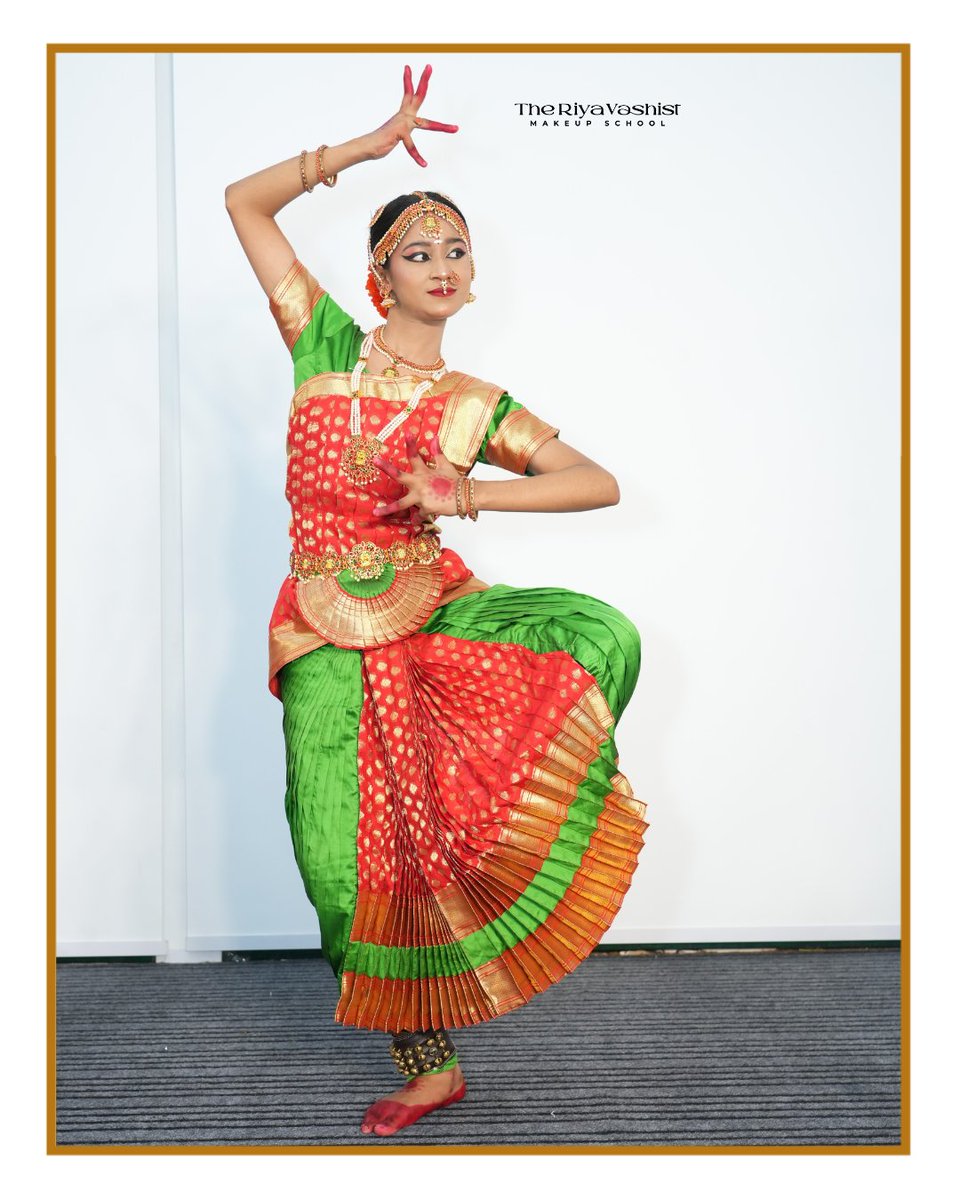 rvmua's tweet image. Bharatanatyam Dance Makeup | Traditional Indian Stage Look
Dive into the beauty of classical dance with this authentic Bharatanatyam makeup look, created by the skilled team 
 THE RIYA VASHIST MAKEUP SCHOOL
#bharatanatyammakeup #theriyavashist #traditionalmakeup #culturalbeauty