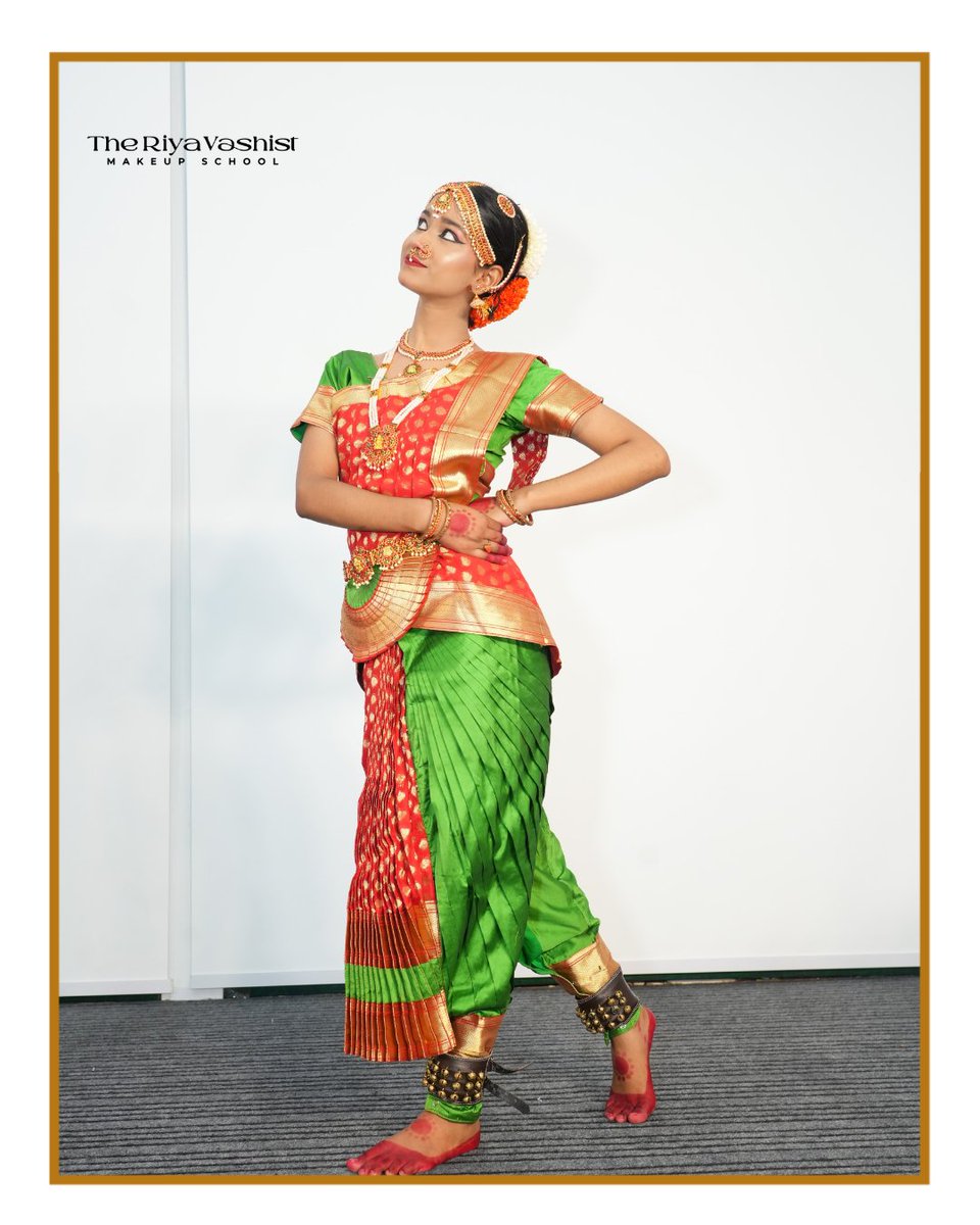 rvmua's tweet image. Bharatanatyam Dance Makeup | Traditional Indian Stage Look
Dive into the beauty of classical dance with this authentic Bharatanatyam makeup look, created by the skilled team 
 THE RIYA VASHIST MAKEUP SCHOOL
#bharatanatyammakeup #theriyavashist #traditionalmakeup #culturalbeauty