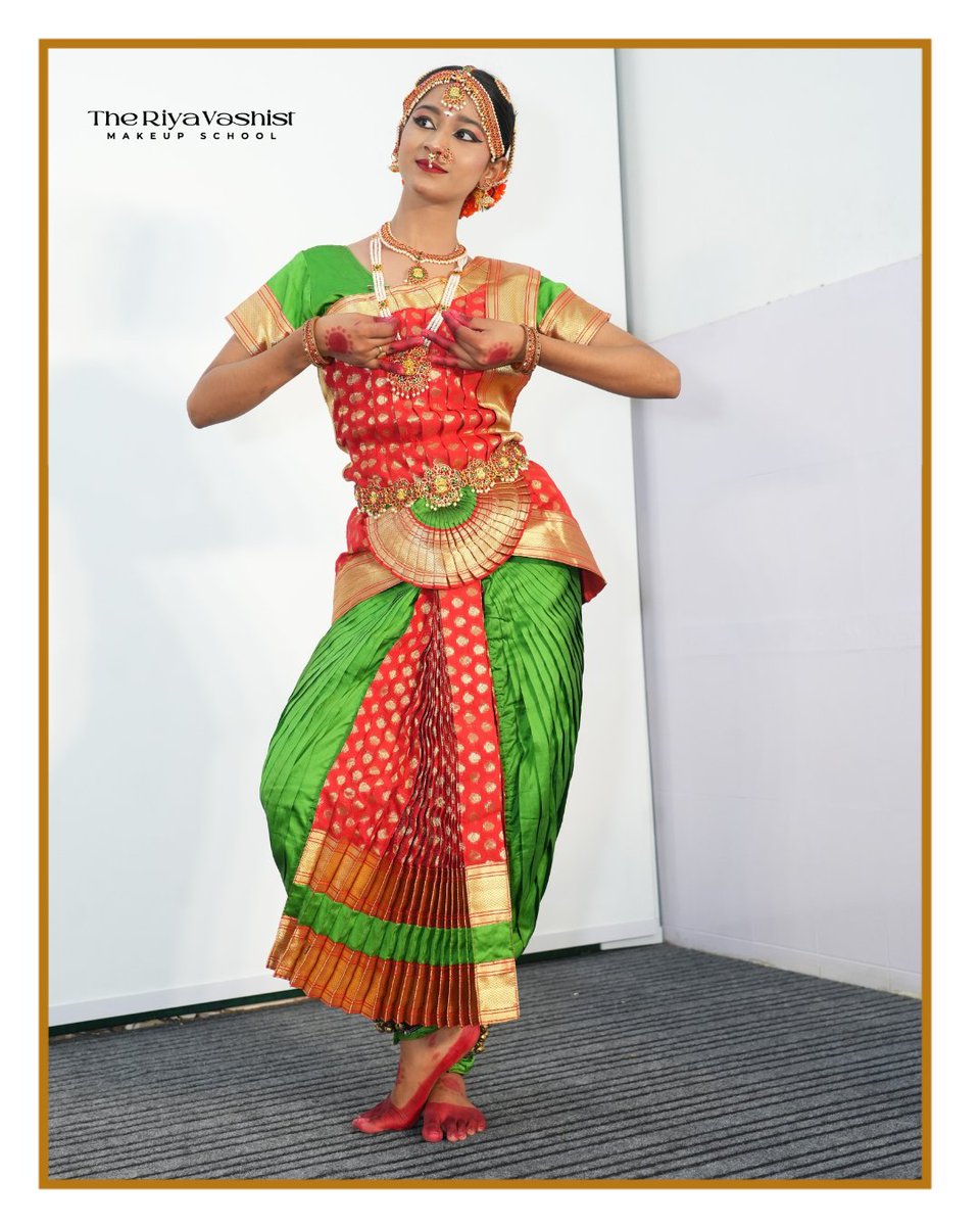 rvmua's tweet image. Bharatanatyam Dance Makeup | Traditional Indian Stage Look
Dive into the beauty of classical dance with this authentic Bharatanatyam makeup look, created by the skilled team 
 THE RIYA VASHIST MAKEUP SCHOOL
#bharatanatyammakeup #theriyavashist #traditionalmakeup #culturalbeauty