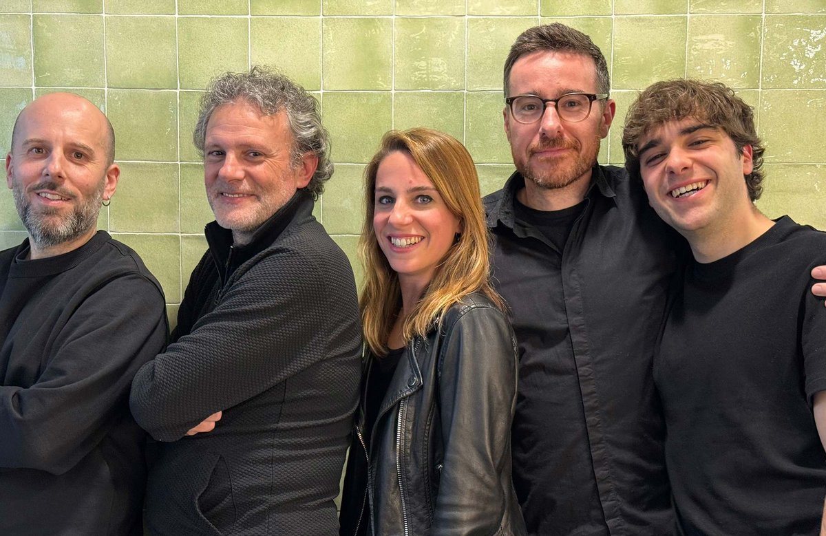 🧠 Un home truca a la porta del psiquiatre. La seva dona ha mort. Però ell assegura que la veu...

🎭 Una ciutat brillant, de Connor McPherson. Coproducció @alGalliner+Fresc25
🗓️ Dimecres 25 de juny, 21.30
🌺 Amfiteatre <a href="/EspaiCulturaSbd/">Espai Cultura Fundació 1859</a>
🔗 f.mtr.cool/imbhathhyr