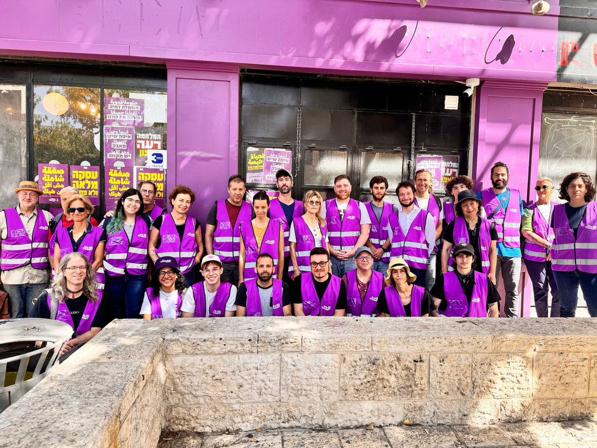 uriweltmann's tweet photo. Standing Together's activists deployed in the Old City of Jerusalem, to come between local Palestinian residents and Far-Right settlers, who commemorate "Jerusalem Day" by going on a racist rampage.

We're here to document the violence, de-escalate, and help protect people. 🟣 https://t.co/N1QoUWIZVX