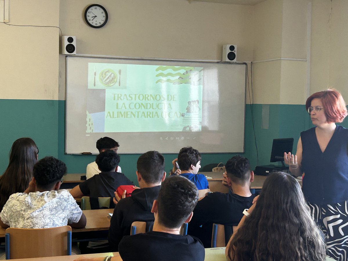 Hablar de salud también es educar:
nuestro alumnado de 2º de ESO ha participado en un taller sobre trastornos de la conducta alimentaria (TCA) impartido por Susana, nuestra enfermera de referencia.
#TCA #SaludMentalJuvenil #PrevenciónDesdeElAula #CIMA #Habitosdevidasaludables