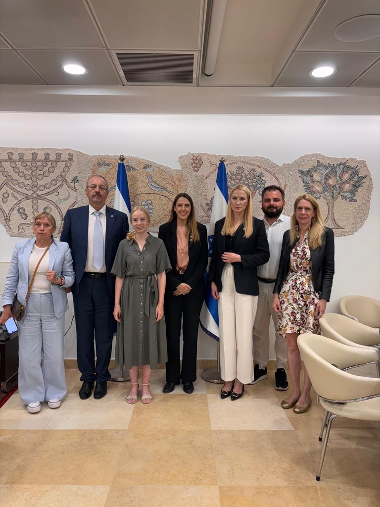 AJCTAI's tweet image. Today at the Knesset, AJC TAI and @projinterchange led our EU delegation in discussions with MKs from Likud and Yesh Atid on 🇮🇱🇪🇺 Israel-Europe relations. Voices from both Coalition and Opposition agreed: Hamas must be dismantled, and all hostages must come home.