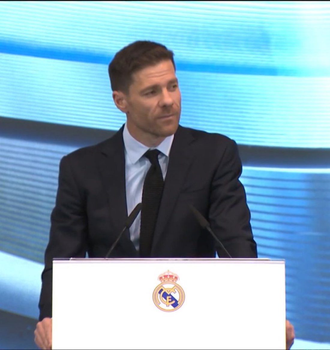 RMadridFrance_'s tweet photo. 🚨🚨Xabi Alonso : "Quand les gens nous regardent à la télévision, je veux qu'ils disent : « WOW, le Real Madrid joue tellement bien. »" https://t.co/ANRWuRXSCR