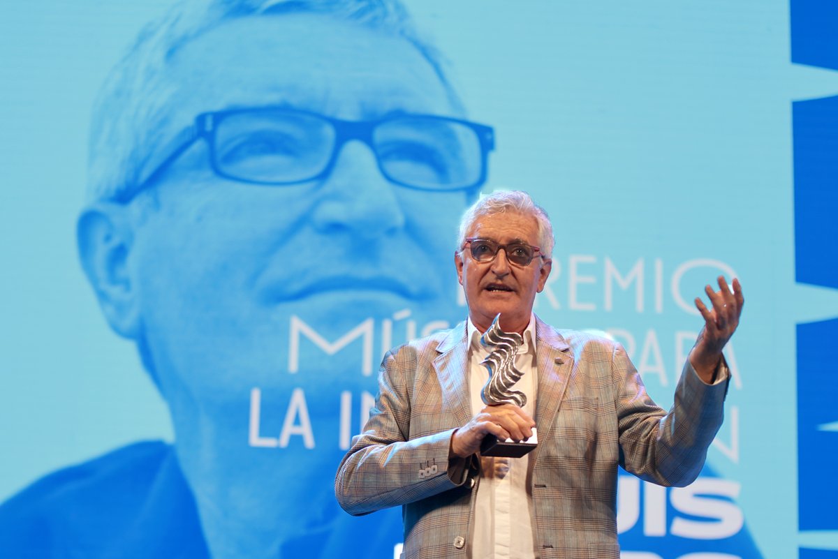 Acadèmia Valenciana Audiovisual (@avav_valencia) on Twitter photo S’han lliurat els premis del <a href="/FestivalCineALC/">22 Festival Internacional de Cine de Alicante</a> i diversos socis de l’AVAV han sigut reconeguts:
🏆 Carlo D’Ursi – Lo que queda de ti
🎞️ Marisa Crespo i Moisés Romera – Pálpito
🎶 Luis Ivars (premi lliurat per Rafael Maluenda)
🎭 Sergi Miralles – Cólera
Enhorabona a tots! 👏 S’han lliurat els premis del <a href="/FestivalCineALC/">22 Festival Internacional de Cine de Alicante</a> i diversos socis de l’AVAV han sigut reconeguts:
🏆 Carlo D’Ursi – Lo que queda de ti
🎞️ Marisa Crespo i Moisés Romera – Pálpito
🎶 Luis Ivars (premi lliurat per Rafael Maluenda)
🎭 Sergi Miralles – Cólera
Enhorabona a tots! 👏
