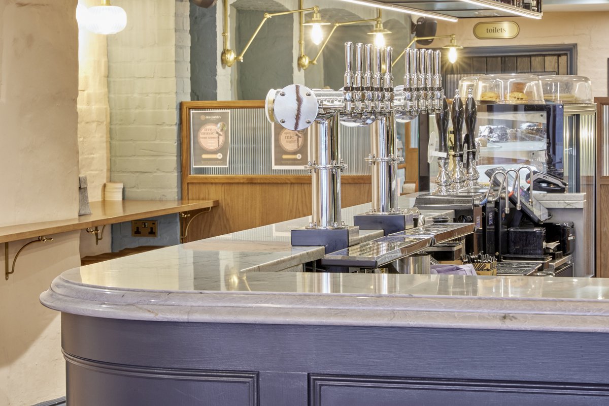 CRL Quartz played a crucial role in achieving the desired look in this bar refurb. The owners were keen to introduce a more contemporary feel without losing the traditional charm, and the distinctive appeal of the CRL Quartz Cristallo Platino surface met this challenge head on.