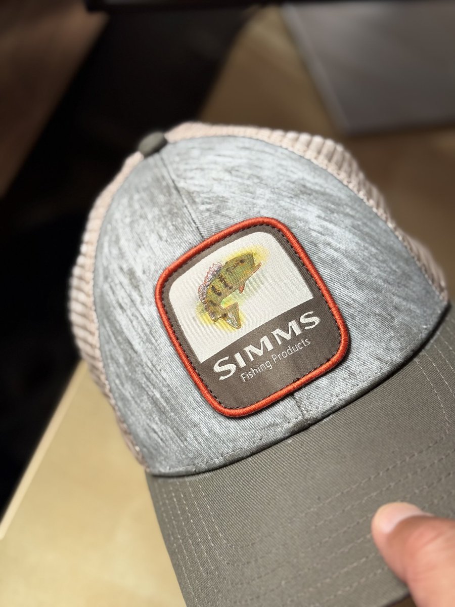 Turning a largemouth bass into a peacock bass :) on this SIMMS hat. Didn’t turned out exactly how I visualized it but as usual I just cannot resist messing around with some fish art