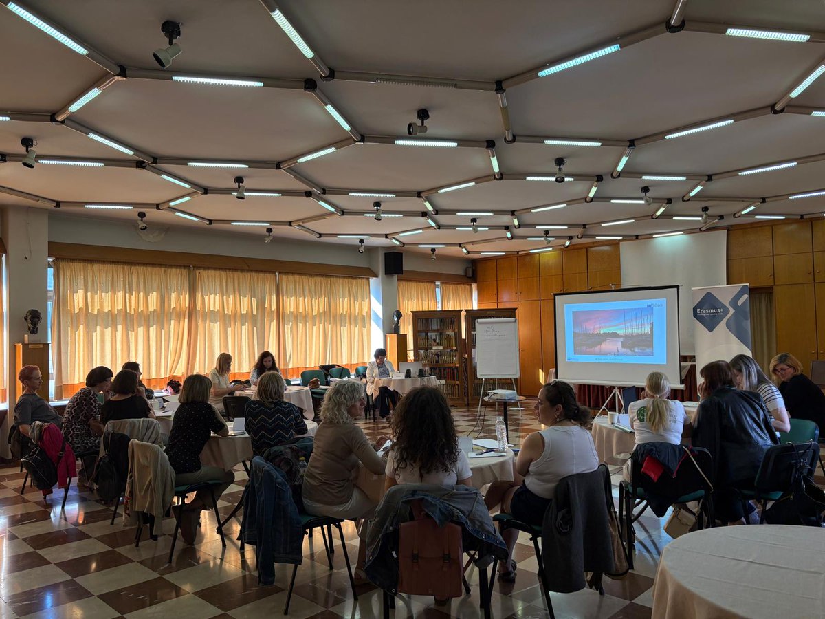 Primer día del curso ERASMUS. "Educación para el desarrollo sostenible"
Trabajando con compañeros de Lituania, Italia y Bulgaria.