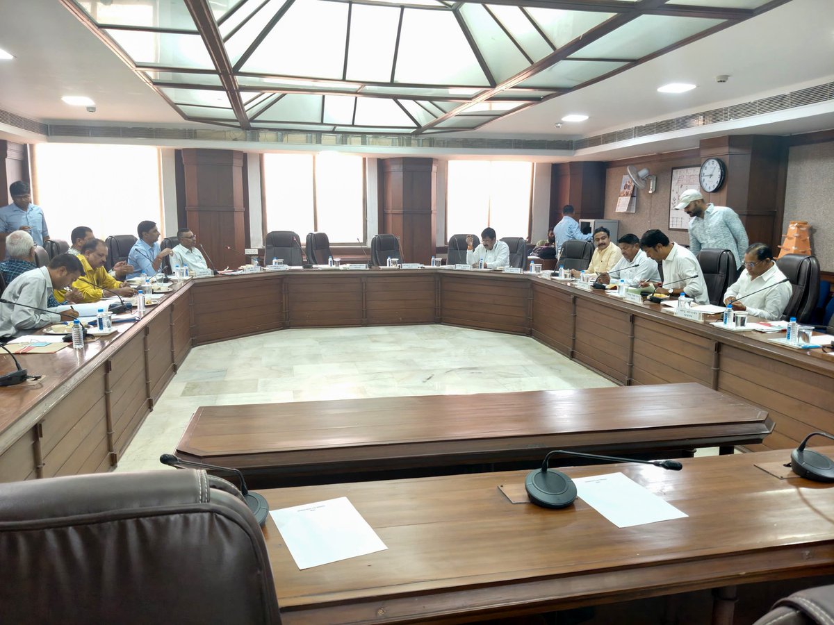 Jitendra_bjp_'s tweet image. || पुस्तकालय, अनुसंधान एवं संदर्भ समिति की बैठक ||

आज भोपाल में आयोजित पुस्तकालय, अनुसंधान एवं संदर्भ समिति की महत्वपूर्ण बैठक में सहभागिता कर प्रदेश में अध्ययन, शोध एवं संदर्भ सेवाओं की सुदृढ़ता हेतु विभिन्न विषयों पर विस्तृत चर्चा की।

#LibraryCommittee #JitendraSinghPandya