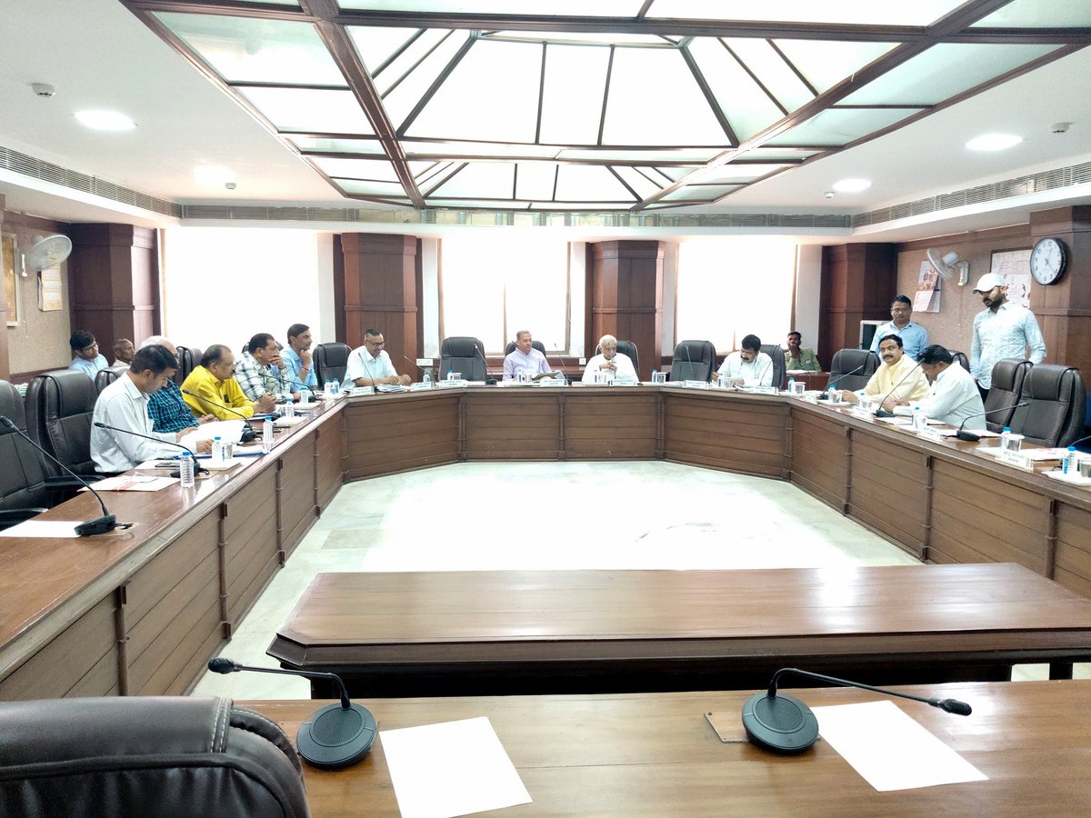 Jitendra_bjp_'s tweet image. || पुस्तकालय, अनुसंधान एवं संदर्भ समिति की बैठक ||

आज भोपाल में आयोजित पुस्तकालय, अनुसंधान एवं संदर्भ समिति की महत्वपूर्ण बैठक में सहभागिता कर प्रदेश में अध्ययन, शोध एवं संदर्भ सेवाओं की सुदृढ़ता हेतु विभिन्न विषयों पर विस्तृत चर्चा की।

#LibraryCommittee #JitendraSinghPandya