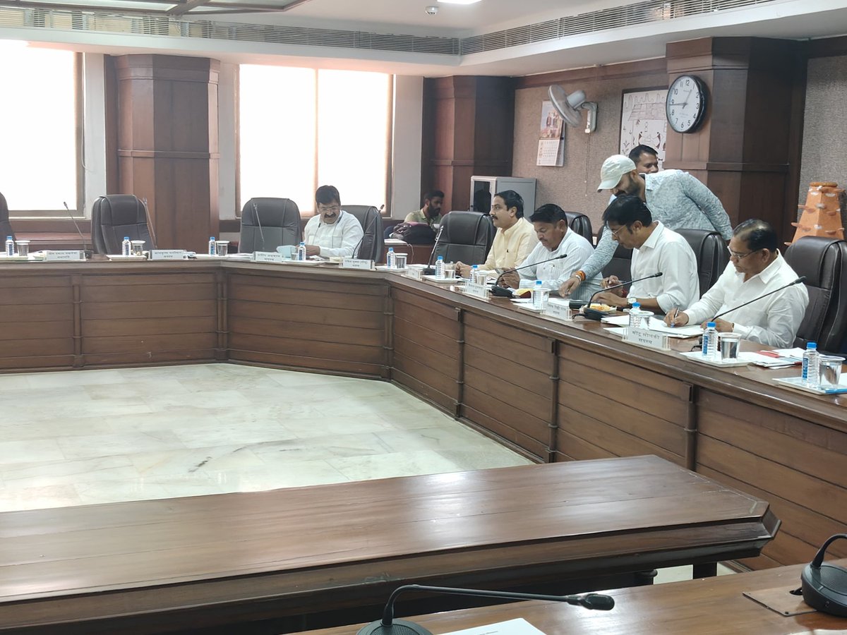 Jitendra_bjp_'s tweet image. || पुस्तकालय, अनुसंधान एवं संदर्भ समिति की बैठक ||

आज भोपाल में आयोजित पुस्तकालय, अनुसंधान एवं संदर्भ समिति की महत्वपूर्ण बैठक में सहभागिता कर प्रदेश में अध्ययन, शोध एवं संदर्भ सेवाओं की सुदृढ़ता हेतु विभिन्न विषयों पर विस्तृत चर्चा की।

#LibraryCommittee #JitendraSinghPandya