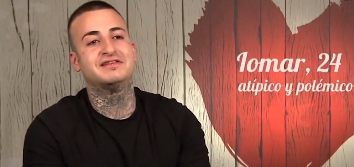 ¿Os acordáis de este neonazi que salió en first dates y se jactaba de ir pegando a gente de izquierdas por las calles?

Está ahora mismo pidiendo ayuda porque va a entrar en la cárcel por acumulación de delitos y está pidiendo ayuda económica para pagarse un abogado.

Como dice