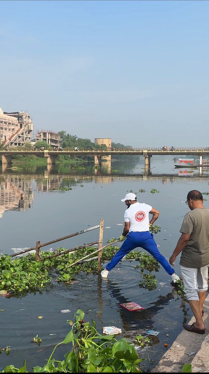 माँ खारुन गंगा महाआरती महादेव घाट जनसेवा समिति रायपुर द्वारा आज पुनः खारुन स्वच्छता अभियान के तहत साफ-सफाई कर खारुन मैया को निर्मल करने का कार्य पूरे उत्साह के साथ किया गया।