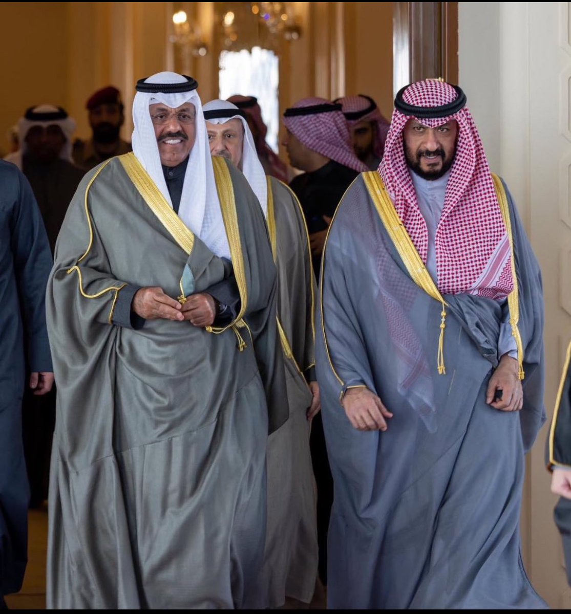 اللهم من أعان عبادك المظلومين والمستضعفين في الأرض فأعنه، ومن نصرهم فانصره، ومن مدّ لهم يداً بالإحسان فامدد له يدك بالإحسان
اللهم ان طلال الخالد ادخل الفرحه لقلوبنا ف ادخل عليه الفرح والسرور وانصره نصرا عزيزا 
#طلال_الخالد