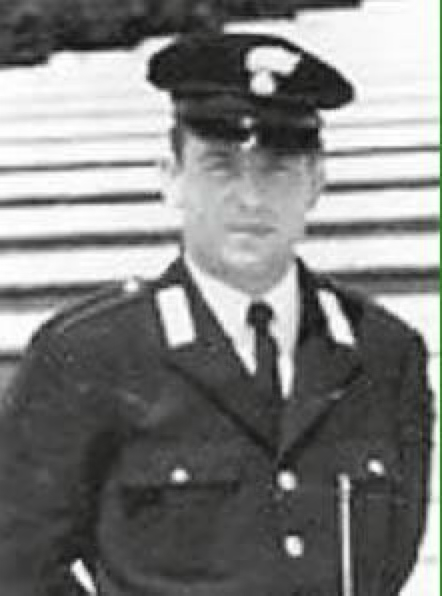 #FrancoDongiovanni, #carabiniere di 23 anni, venne ucciso per mano fascista il #31maggio 1972 a #Peteano. #Almirante, rinviato a giudizio per favoreggiamento, sfuggì al processo solo grazie a una provvidenziale amnistia, di cui decise di avvalersi ancora prima del dibattimento.