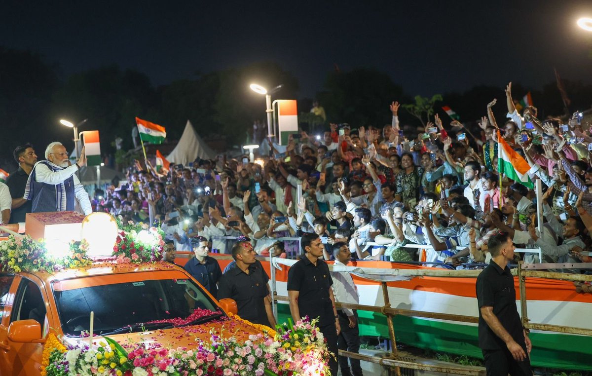 Narendra Modi tweet media