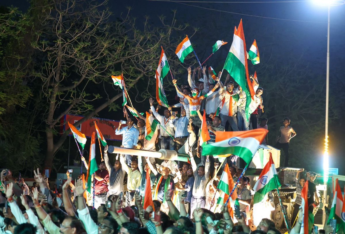 Narendra Modi tweet media