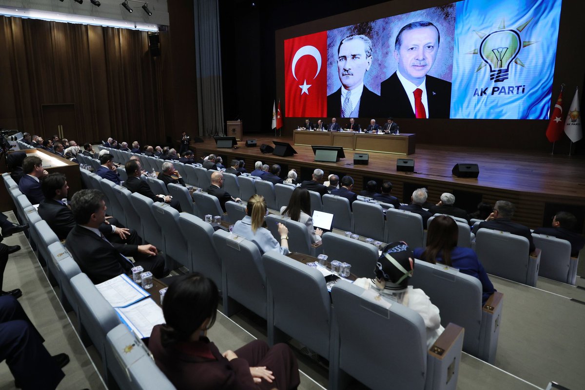 Harun Çelik (@haruncelik1985) on Twitter photo Merkez Karar ve Yönetim Kurulu (MKYK) Toplantımızı Genel Başkanımız ve Cumhurbaşkanımız Sayın <a href="/RTErdogan/">Recep Tayyip Erdoğan</a> başkanlığında gerçekleştirdik. Merkez Karar ve Yönetim Kurulu (MKYK) Toplantımızı Genel Başkanımız ve Cumhurbaşkanımız Sayın <a href="/RTErdogan/">Recep Tayyip Erdoğan</a> başkanlığında gerçekleştirdik.