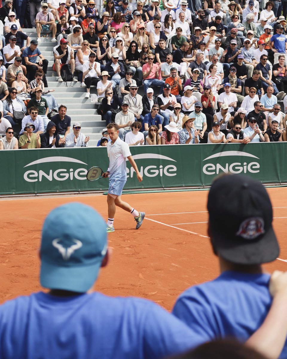 Luca Van Assche (@lucavanassche) on Twitter photo Merci à tous pour le soutien ! 🙏 L’ambiance et l’accueil étaient incroyables encore une fois. 🔥 À l’année prochaine <a href="/rolandgarros/">Roland-Garros</a> ! 🎾 Merci à tous pour le soutien ! 🙏 L’ambiance et l’accueil étaient incroyables encore une fois. 🔥 À l’année prochaine <a href="/rolandgarros/">Roland-Garros</a> ! 🎾