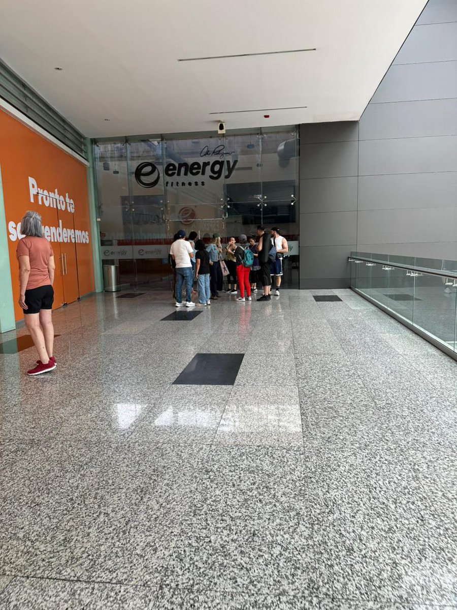 ppmrx's tweet photo. Necesitamos respuestas @GimnasiosEnergy Queremos se cumplan nuestros derechos y que ustedes cumplan con el contrato @Profeco cierran la última sucursal de #EnergyFitness sin previo aviso contrato obligaciones vigentes con socios y trabajadores. Sucursal WTC en @LaNapolesCdMx D95 https://t.co/IS7CeeOFUX