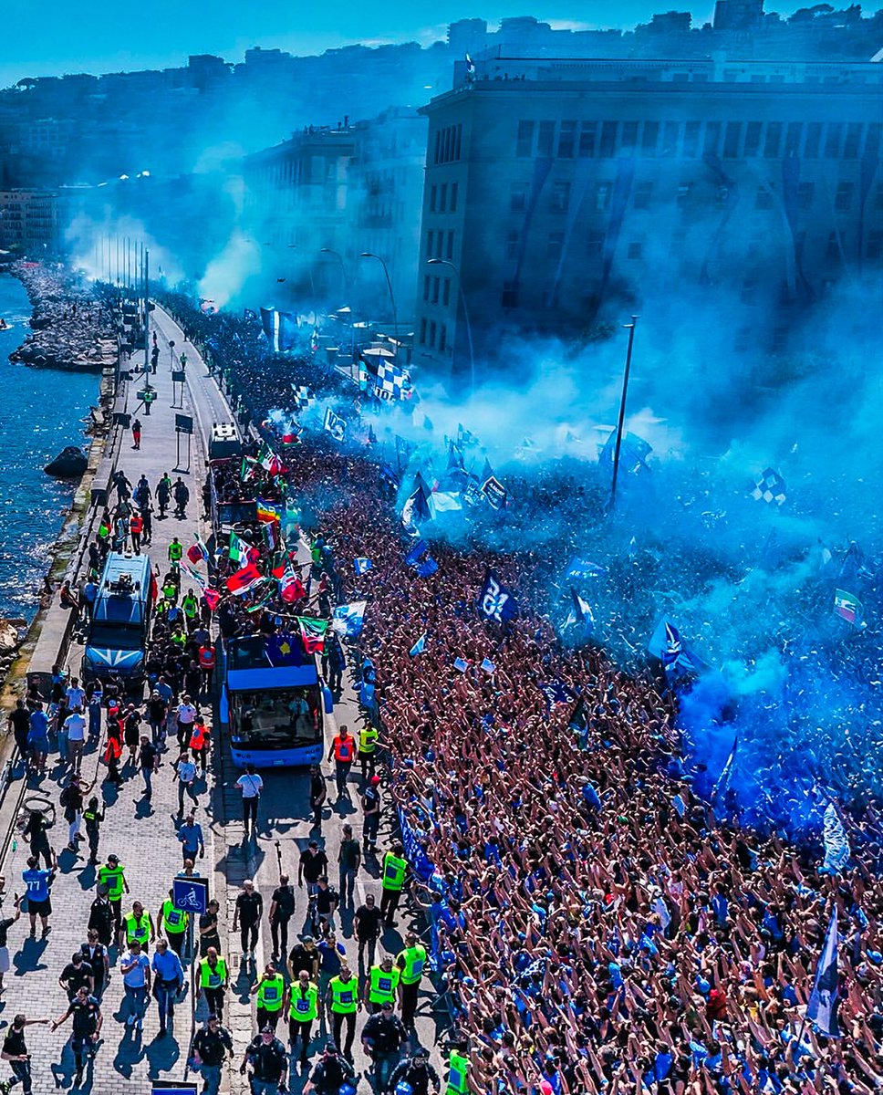 🔵🏆 Napoli celebrate the Serie A title! 🇮🇹