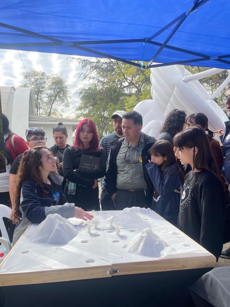 ALMA Observatory📡 (@almaobs) on Twitter photo 🌌Dark, clear skies are also a heritage in Chile📡🔭⭐️
We celebrated Heritage Day on Cerro Calán with <a href="/AstroUchile/">Astronomía UChile</a>, <a href="/AURAinChile/">AURAinChile</a> , and <a href="/NOIRLabAstroES/">NOIRLab en Español</a> 🌌Dark, clear skies are also a heritage in Chile📡🔭⭐️
We celebrated Heritage Day on Cerro Calán with <a href="/AstroUchile/">Astronomía UChile</a>, <a href="/AURAinChile/">AURAinChile</a> , and <a href="/NOIRLabAstroES/">NOIRLab en Español</a>