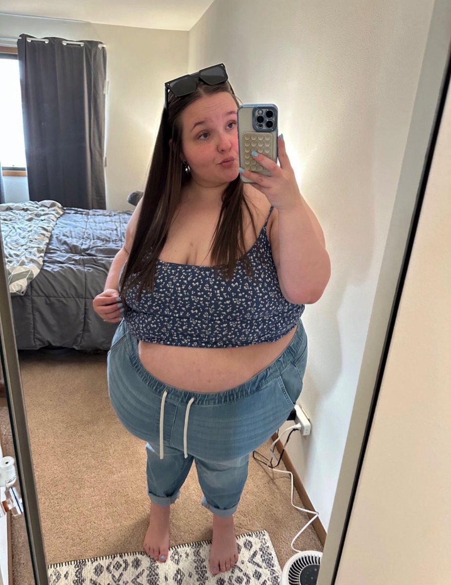 Would you date a chubby woman? 🥲