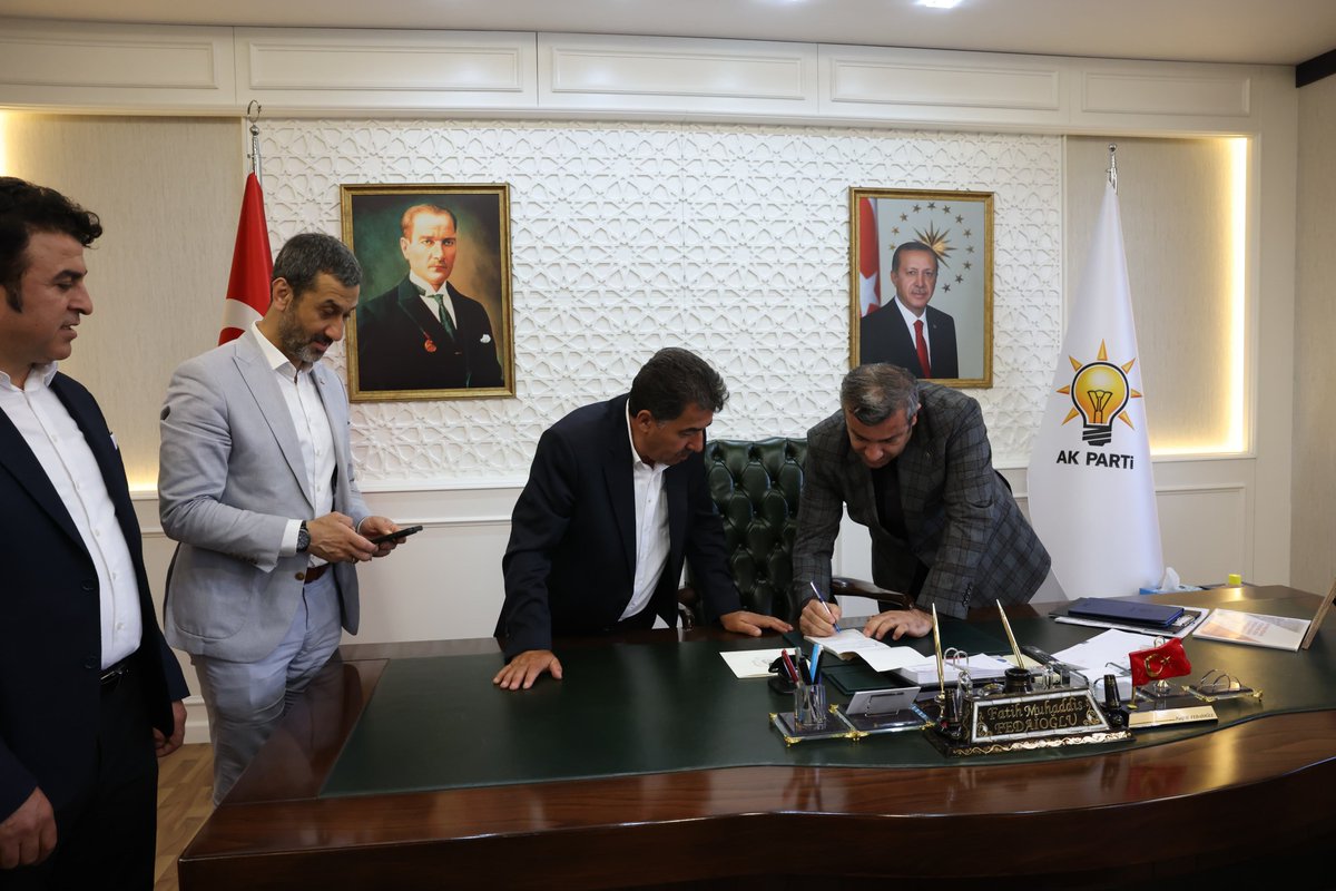 AK Parti Gaziantep (@akpartig_antep) on Twitter photo Türk Kızılay Gaziantep İl Başkanı Sayın Mustafa Bozgeyik ve Yönetim Kurulu Üyeleri, İl Başkan Vekilimiz Sayın Memik Terlemez ve İl Teşkilatımızı ziyaret etti.
Nazik ziyaretleri adına kendilerine teşekkür ederiz.
<a href="/fmfedaioglu/">Fatih Muhaddis FEDAİOĞLU</a>
<a href="/MemikTerlemezz/">Memik Terlemez</a>
<a href="/MstfBzg/">Mustafa Bozgeyik</a>
<a href="/kizilaygantep/">Türk Kızılay Gaziantep</a>
<a href="/Akparti/">AK Parti</a> Türk Kızılay Gaziantep İl Başkanı Sayın Mustafa Bozgeyik ve Yönetim Kurulu Üyeleri, İl Başkan Vekilimiz Sayın Memik Terlemez ve İl Teşkilatımızı ziyaret etti.
Nazik ziyaretleri adına kendilerine teşekkür ederiz.
<a href="/fmfedaioglu/">Fatih Muhaddis FEDAİOĞLU</a>
<a href="/MemikTerlemezz/">Memik Terlemez</a>
<a href="/MstfBzg/">Mustafa Bozgeyik</a>
<a href="/kizilaygantep/">Türk Kızılay Gaziantep</a>
<a href="/Akparti/">AK Parti</a>