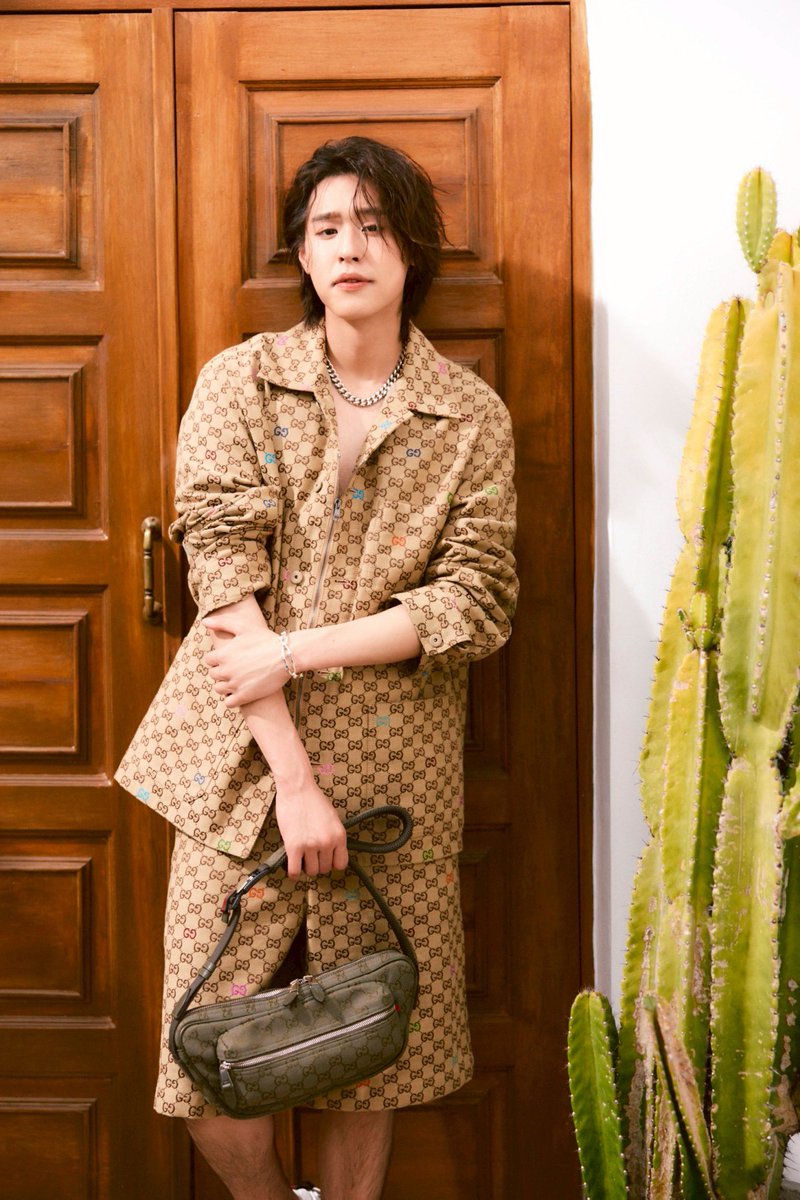 SiamParagon (@siam_paragon) on Twitter photo Gucci ชวน บิวกิ้น - พุฒิพงศ์ อัสสรัตนกุล (<a href="/bbillkin/">Billkin Putthipong</a>) Brand Ambassador คนพิเศษของ Gucci มาร่วมถ่ายทอดกลิ่นอายของช่วงเวลาแห่งการพักผ่อน นำเสนอบรรยากาศท่ามกลางแสงแดด สายลม และท้องทะเล ผ่านแรงบันดาลใจจากชายฝั่งทะเลของอิตาลี ในคอลเลกชัน Gucci Lido ที่นำเสนอลุคอันแสนสดใสของวันสบาย Gucci ชวน บิวกิ้น - พุฒิพงศ์ อัสสรัตนกุล (<a href="/bbillkin/">Billkin Putthipong</a>) Brand Ambassador คนพิเศษของ Gucci มาร่วมถ่ายทอดกลิ่นอายของช่วงเวลาแห่งการพักผ่อน นำเสนอบรรยากาศท่ามกลางแสงแดด สายลม และท้องทะเล ผ่านแรงบันดาลใจจากชายฝั่งทะเลของอิตาลี ในคอลเลกชัน Gucci Lido ที่นำเสนอลุคอันแสนสดใสของวันสบาย