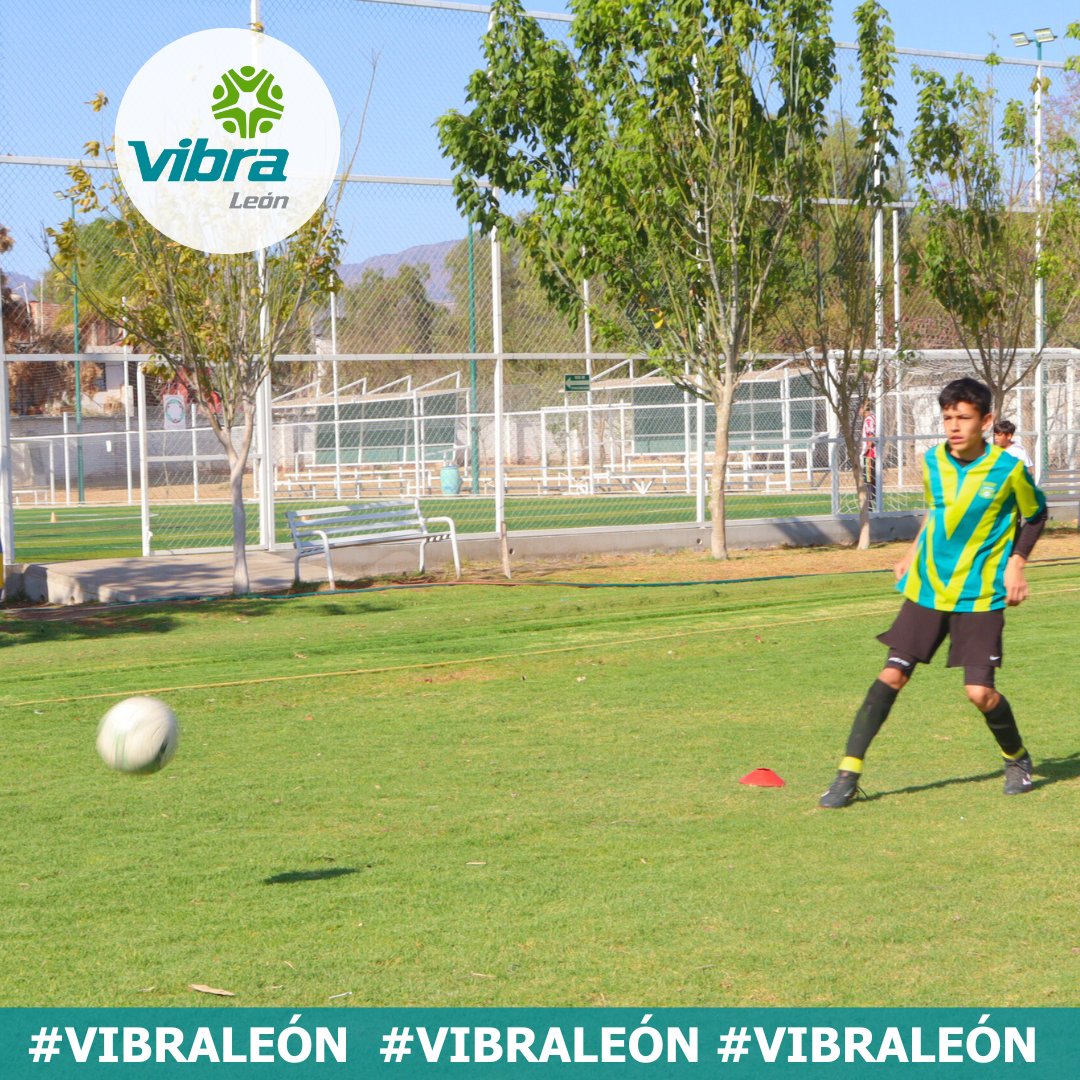 vibraleon's tweet photo. La #Cooperación no solo construye sociedades, también gana partidos.
Sigamos cooperando para llegar mas lejos.

#VibraLeón

#VibraConNosotros, #VibraConValores

#FutbolParaElDesarrollo #Valores #FutbolIncluyente 
#SportForSocialChange 
#DeporteFormativo #Soccer
#Deporte https://t.co/aHkHYSaclg