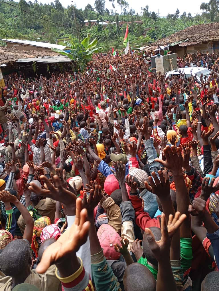 CnddFddButanyer's tweet photo. #Matongo 26/05/2025
Ibikorwa vyo kwiyamamaza vyabandanirije  muma zone ya #Kabuye na #Ruganza,Aho hose umunyamabanga wa @CnddFdd muri Komine akaba ariko asigura imigambi yashizwe imbere n'umugambwe yongera yakira bashasha.Akaba amaze kugendera imitumba 64/89 igiziyo Komine. https://t.co/hBa7g0AOVB