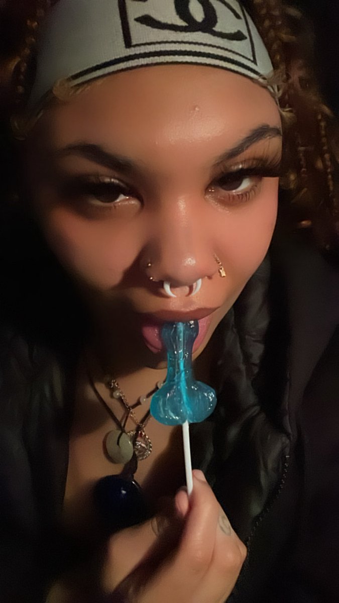 Lani0605's tweet photo. just alil sexy https://t.co/Kxn1WcsvuV