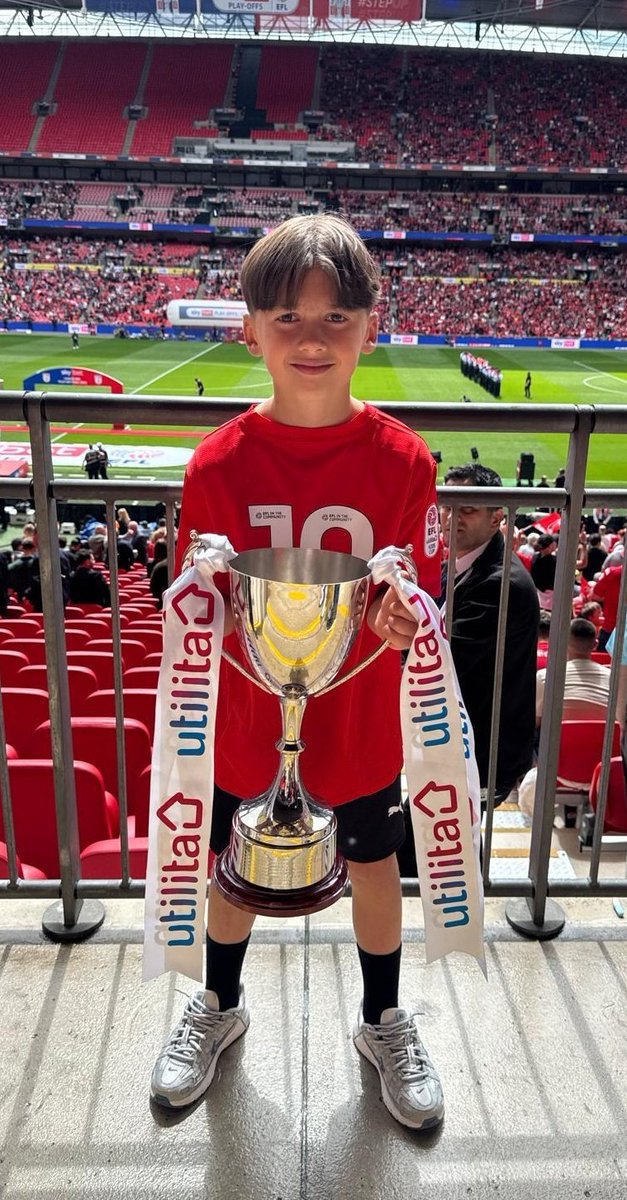 BallersAcademy_'s tweet image. Here's former member #albie lifting the winning trophy @wembleystadium in the National Schools Final!  #champions #Wembley