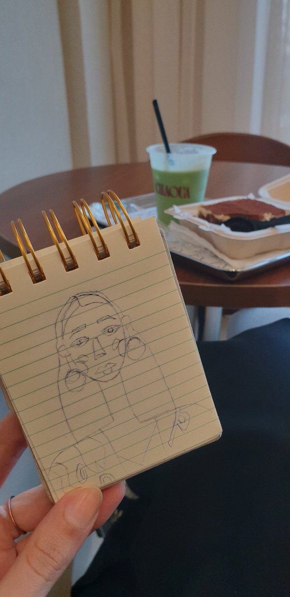 اعتبروني نزلتها امس بتاريخ مميز ، لكن صايره انسى تويتر 😔🤍
25/5/2025 🤍🤍🤍🤍🤍