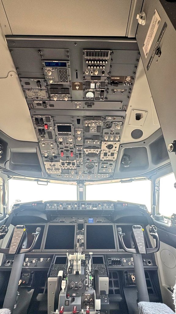 Alber_Casado's tweet image. New @BoeingAirplanes #B737 #Max @aireuropa 

@cfmengines LEAP-1B 

#LEMD