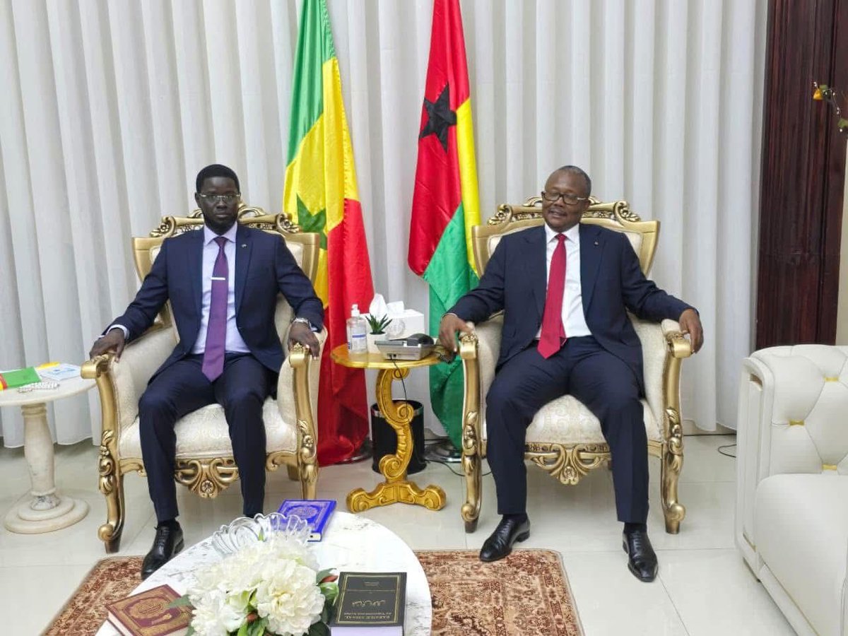Umaro Sissoco Embaló (@usembalo) on Twitter photo J’ai le grand plaisir d’accueillir ce 26 Mai 2025 à Bissau mon cher homologue S.E. M. Bassirou Diomaye Faye, <a href="/PR_Diomaye/">Bassirou Diomaye Faye</a> pour une visite d’État de 2 jours.
Cette visite entre dans le cadre du renforcement de la coopération et des relations socio-économiques entre nos deux pays. J’ai le grand plaisir d’accueillir ce 26 Mai 2025 à Bissau mon cher homologue S.E. M. Bassirou Diomaye Faye, <a href="/PR_Diomaye/">Bassirou Diomaye Faye</a> pour une visite d’État de 2 jours.
Cette visite entre dans le cadre du renforcement de la coopération et des relations socio-économiques entre nos deux pays.