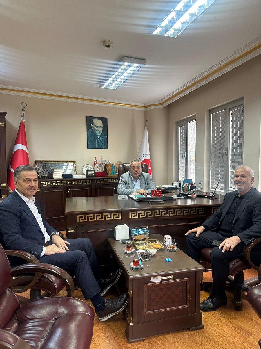 Gaziosmanpaşa ilçe müftüsü sayın Fazlı Mutlu beyi, Ak Parti ilçe başkan yardımcısı Nazim Şen ile birlikte ziyaret ettik. 
Misafirperverliği ve verimli sohbetleri için kendilerine teşekkür ederim.