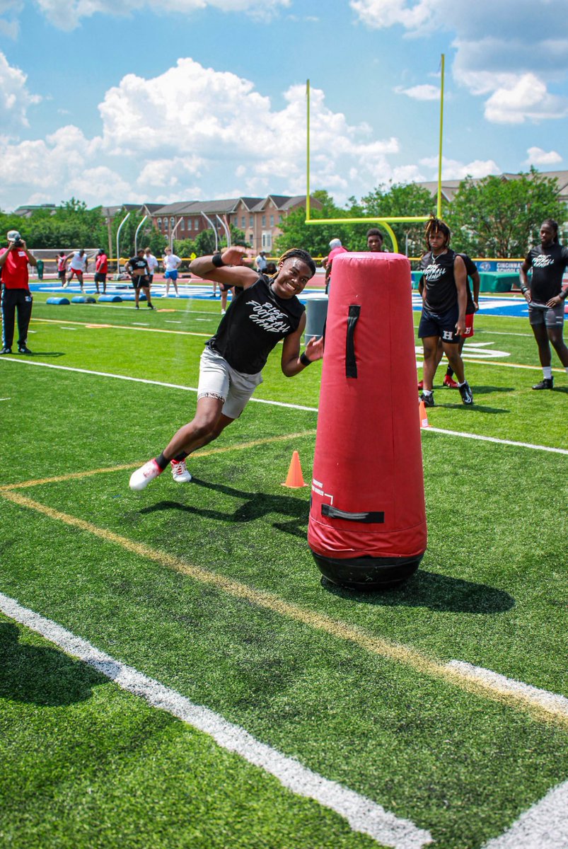 Does this guy look familiar?! 👀
<a href="/JacobBroach07/">Jacob Broach 26’</a> came to @RiseFBCamp with no stars and no offers… now he’s making a name for himself! 💪🔥

Offers: Memphis , Bowling Green, Akron, Kent State, Gardner Webb 

We take pride in seeing guys come to camp and RISE UP. 🏈⬆️

Don’t forget