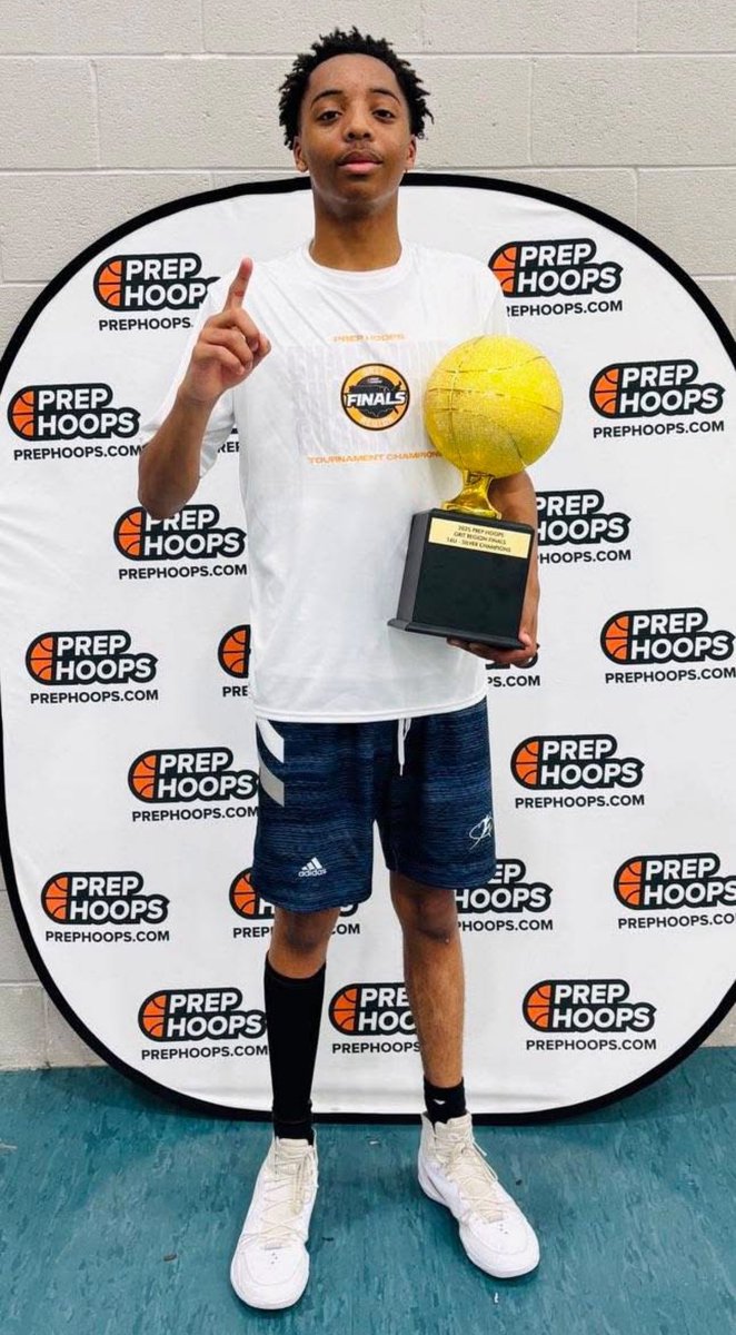 Congrats to <a href="/JacksonKaz11/">Jackson Kazmierski</a> and <a href="/dlewiz23/">Dean Lewis</a> getting the job done‼️💙🏀🤍<a href="/Coach_dgraves/">@coach_dgraves</a> <a href="/WLWAthletics/">WLWestern Athletics</a> <a href="/WLWWARRIORS/">Walled Lake Western</a>