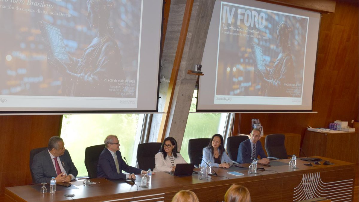 📢 Hoxe e mañá, a #FCCXXT será sede de novo do Foro Xurídico Ibero-Brasileiro! 50 xuristas de España, Portugal e Brasil debaten sobre os retos do #Dereito na sociedade dixital. 
📷 Unha oportunidade única para pórse ao día. Mañá continúa. Non a perdas! 
<a href="/uvigo/">Universidade de Vigo</a>