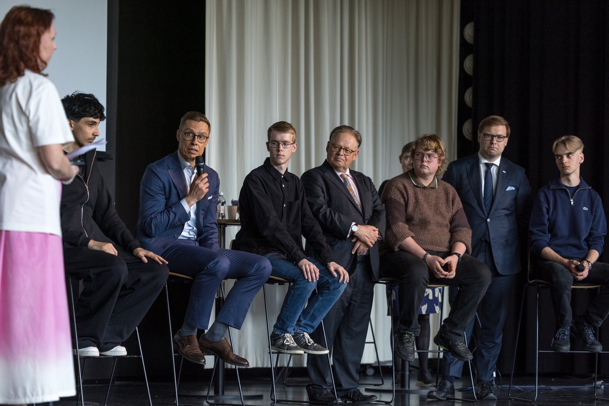 juhana vartiainen (@filsdeproust) on Twitter photo Oli ilo isännöidä presidentti <a href="/alexstubb/">Alexander Stubb</a> ja Suzanne Innes-Stubbia Itä-Helsingissä. Nuorten ajatukset turvallisuudesta, Kide-säätiön työ ja FC Kontun yhteisöllisyys tekivät vaikutuksen. Kiitos kaikille mukana olleille!
Kuvat: Emmi Syrjäniemi, Tasavallan presidentin kanslia Oli ilo isännöidä presidentti <a href="/alexstubb/">Alexander Stubb</a> ja Suzanne Innes-Stubbia Itä-Helsingissä. Nuorten ajatukset turvallisuudesta, Kide-säätiön työ ja FC Kontun yhteisöllisyys tekivät vaikutuksen. Kiitos kaikille mukana olleille!
Kuvat: Emmi Syrjäniemi, Tasavallan presidentin kanslia